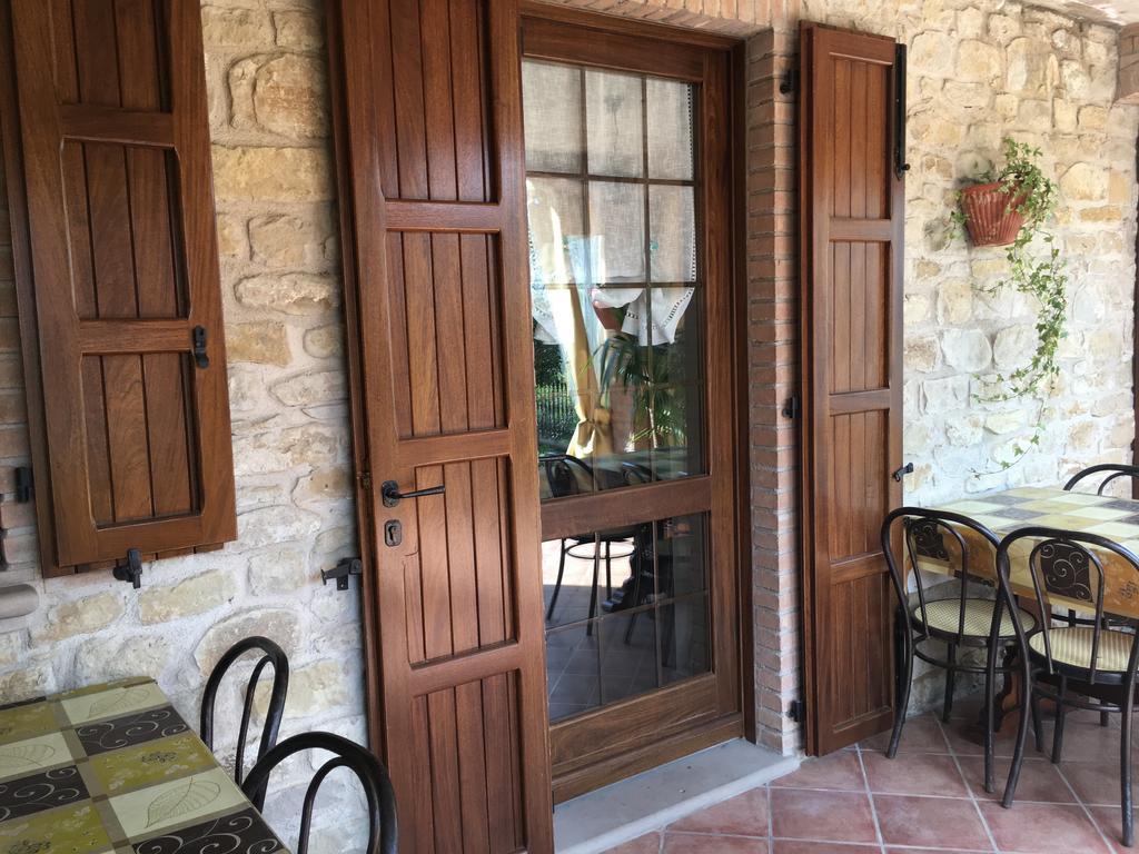 Appartamenti E Camere Il Poggio Di D'Angeli Lidia Auditore エクステリア 写真