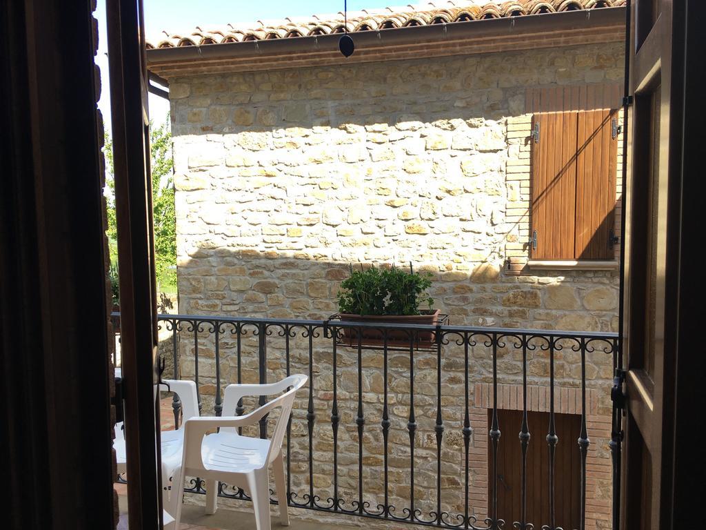 Appartamenti E Camere Il Poggio Di D'Angeli Lidia Auditore エクステリア 写真